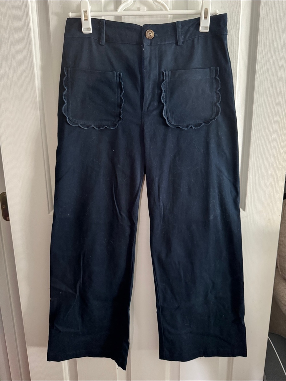 JODIFL Navy Cropped Pants with Scallop Patch Pockets